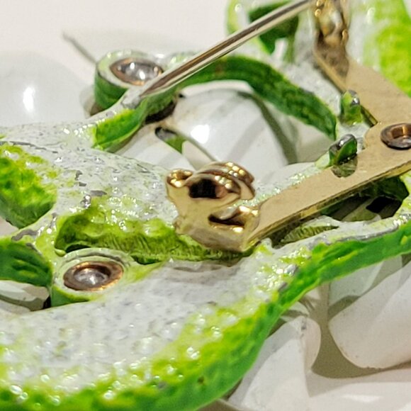 60s White & Green Enamel Dogwood Brooch 3 Flower Petal Pin Yellow Centers - Picture 8 of 11